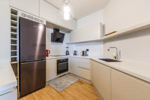 Hill Side Suite 4 by PS