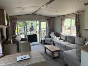 10 Borwick Lakes, Carnforth - En suite - King size bed