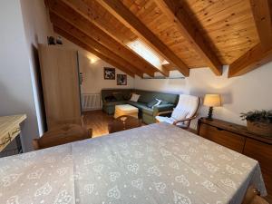 046 Luminosa Mansarda, Giustino