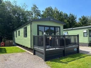 10 Borwick Lakes, Carnforth - En suite - King size bed