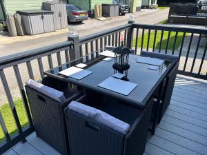 10 Borwick Lakes, Carnforth - En suite - King size bed