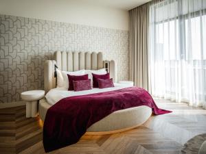 Honeymoon Suite room in Van der Valk Hotel Middelburg