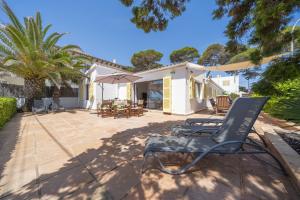 Casa Morant in front of the sea