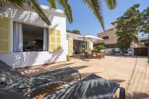 Casa Morant in front of the sea