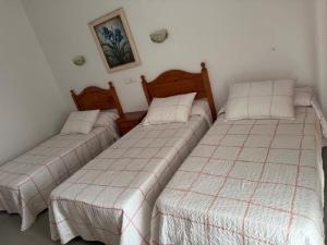 Triple Room with Private Bathroom room in Hostal Restaurante Pinarejo