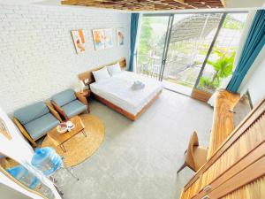 304MSNK Luxe Studio with Balcony and Kitchen