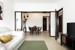 Salty - Near the city by HD