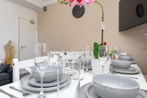 Open Mind Property - Hot Tub, 7 Beds & Free Parking