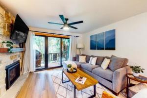 Sandstone Neighborhood 2 Bedroom Condo - Along Shuttle Route!