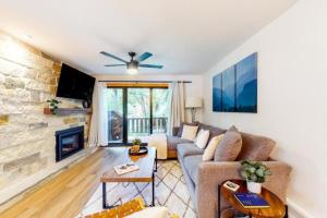 Sandstone Neighborhood 2 Bedroom Condo - Along Shuttle Route!