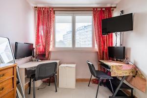 Double bedroom with shared kitchen & bathroom, Paris