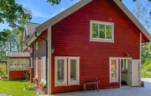 Awesome Home In Seglora With Wifi