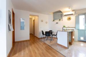 32ARA1086 - Newly refurbished 3BR flat