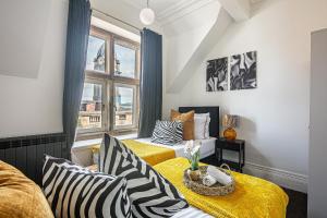 Long Stays Modern Luxury Flat in S1, sleeps 6
