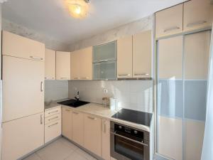 SunnyWeek Luxury Apartment