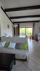 Appartement spacieux, haut de villa, 3 chambres, 100 m2, 6 personnes, au calme