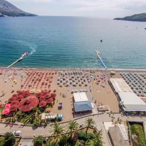 Beachfront Holiday Home Rafailovici