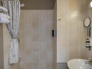 Hotels Logis Hotel Le Manoir & Lounge : photos des chambres