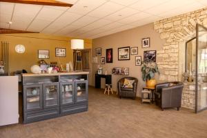 Hotels Logis Hotel Le Manoir & Lounge : photos des chambres