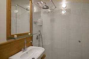 Executive Queen Room with Two Queen Beds and Garden View room in Hotel Casal Dell'Angelo