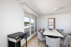 Appartements Appart de standing au centre-ville avec Vue Mer Terrasse et Garage : photos des chambres