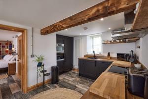 Spacious One Bedroom Coach House in Cley Norfolk