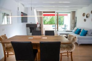 La Riva 401 for 2 people and a dog