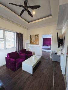 Titanic Residence-7 minute walk to the Beach