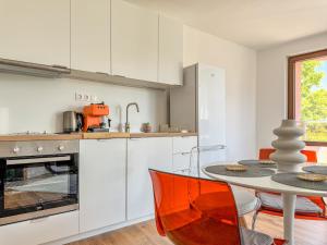 City Stay 1BR Near Mall Plovdiv with Workspace by Flat Manаger