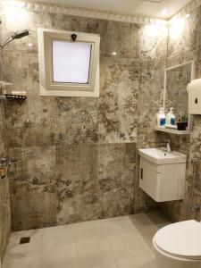 فيلا واحدة فقط الدور ارضي بالكامل للضيافة دخول ذاتي