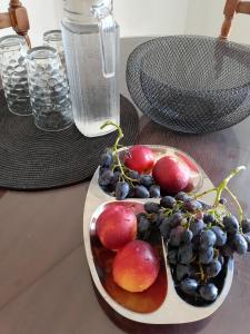 Beautiful Apartment in front of the sea with a mountain view