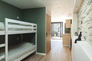 Maisons de vacances Cosy home avec Jacuzzi quartier gare lafayette : Maison 2 Chambres