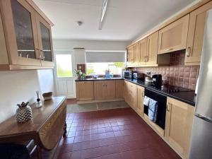 THE VILLAGE HOUSE on Wild Atlantic Way CLARINBRIDGE VILLAGE