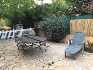 Studio meublé au calme avec terrasse