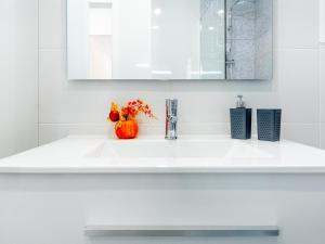 31 Los Cristianos front sea, pool free WiFi