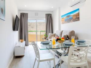 31 Los Cristianos front sea, pool free WiFi