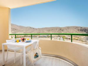 31 Los Cristianos front sea, pool free WiFi