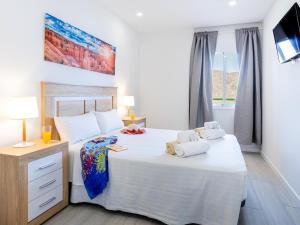 31 Los Cristianos front sea, pool free WiFi