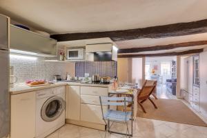 Old Castle Apartment - Happy Rentals