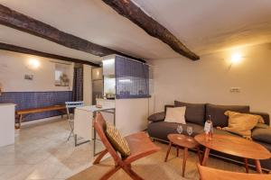 Old Castle Apartment - Happy Rentals