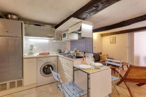 Old Castle Apartment - Happy Rentals