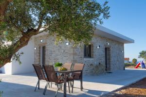 Filoxenia of the 11 Brothers