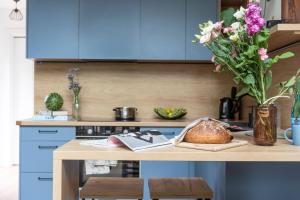 Chatka między brzozami nieopodal Wkry