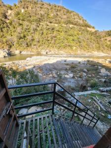 Waterfront Homestay 2BHK Free Bonfire By Homeyhuts