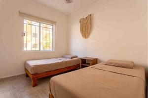 BEACH BOHO CONDO - 3 Rec Completely New