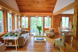 Lakeside Retreat with Hot Tub & Bunkie