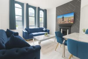Stylish 2 Bedroom Apartment in the Heart of Soho Walk to Cafes & Attractions!