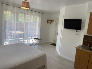 Beau studio 3 étoiles au bord du lac parking privé gratuit