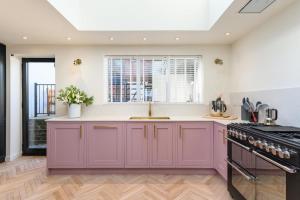 5 Bed in Whitby oc-p32539