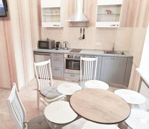 City heart, split level, free parking and bag storage